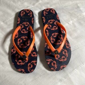 CROWN & ivy flip flops